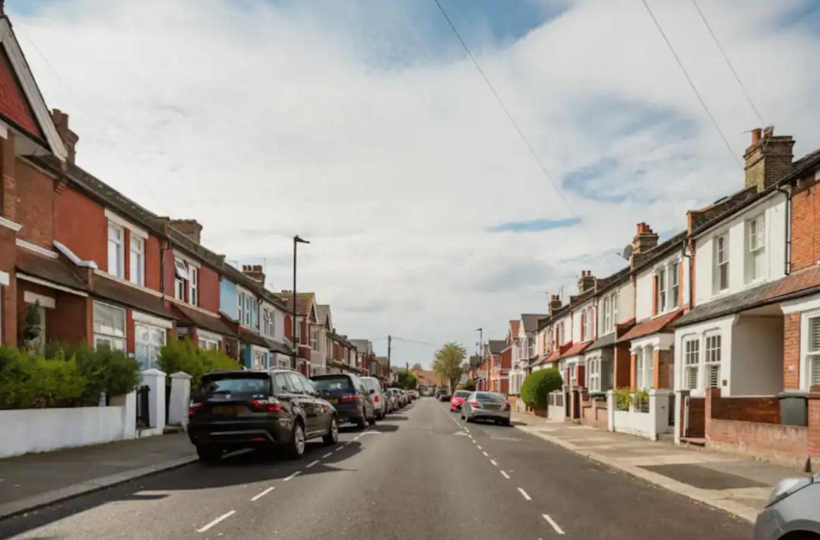 Hatton Homes: Tottenham London Exterior photo