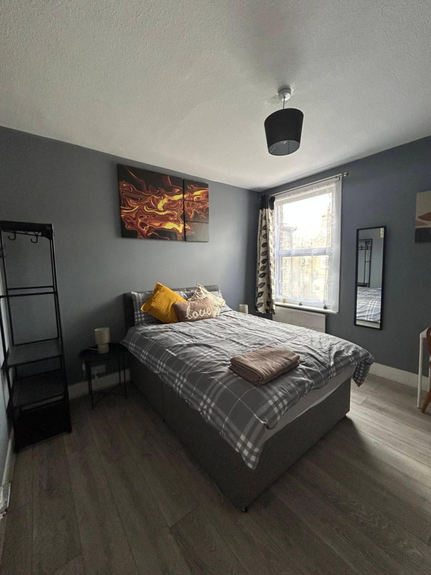 Hatton Homes: Tottenham London Exterior photo